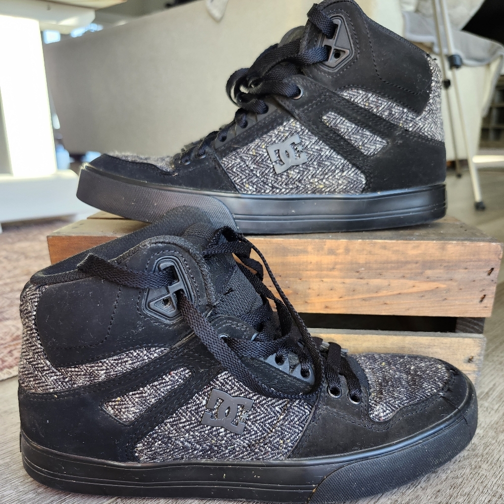 DC Black and Gray Patterned High-Tops Men's Size 8